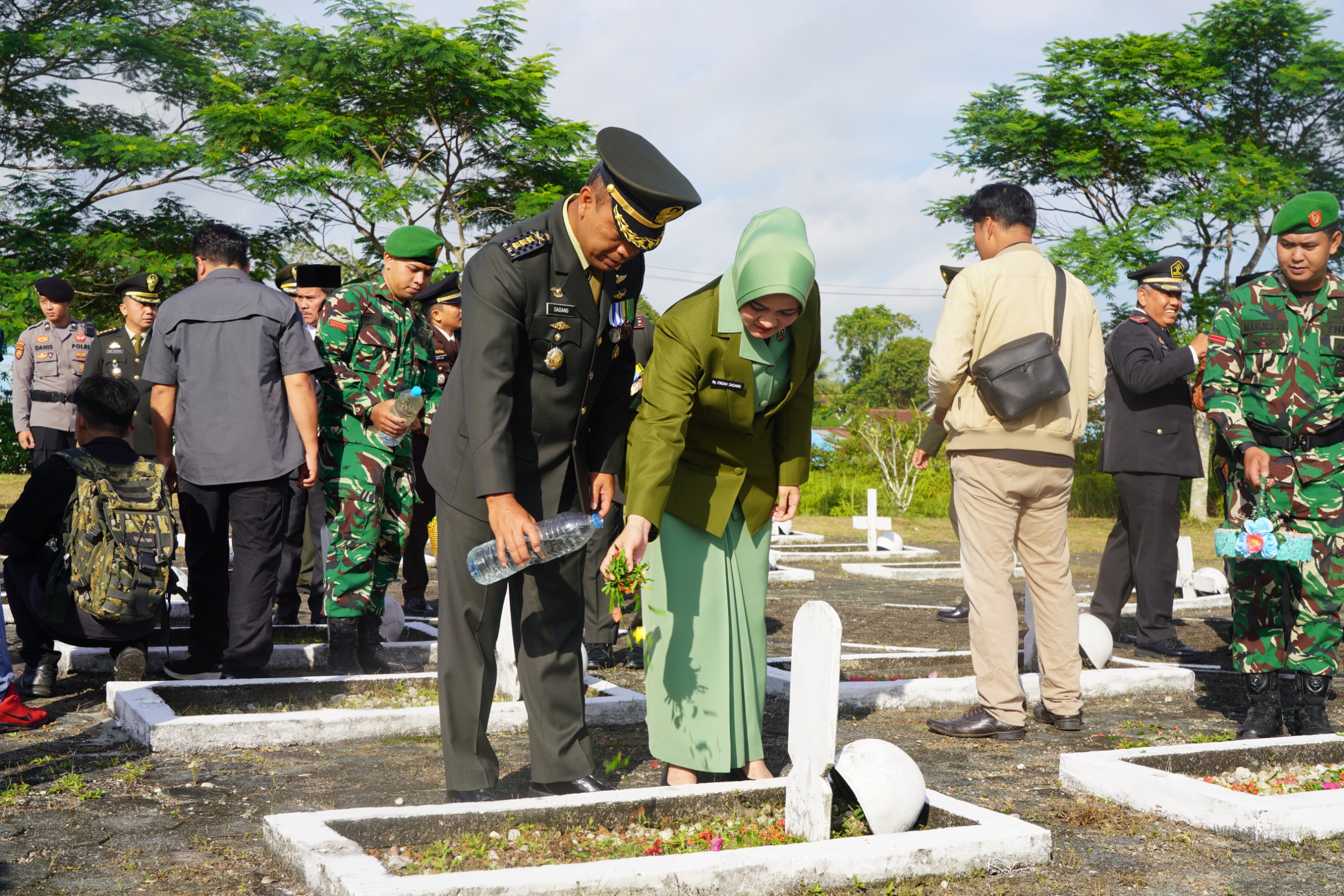 Wujud penghargaan kepada para pahlawan bangsa, Kasrem 121/Abw Kolonel Inf Dadang Ismail Marzuki, pimpin Ziarah Nasional dalam rangka HUT TNI ke-80 Tahun 2025