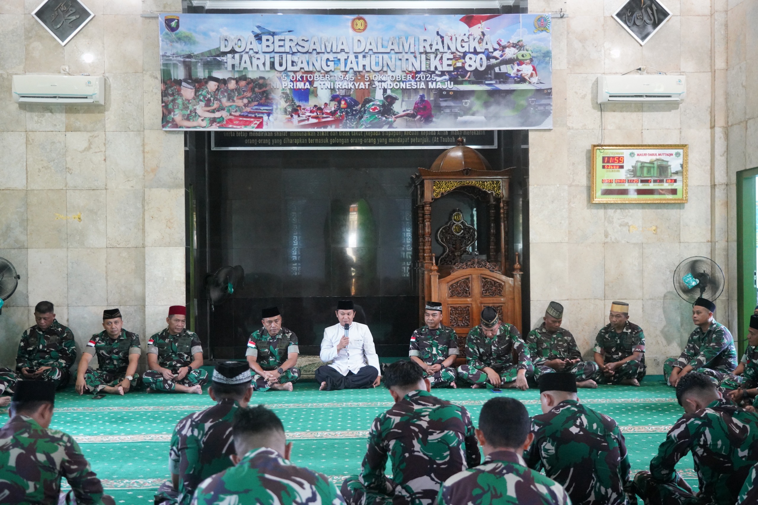 Jelang puncak peringatan HUT TNI ke-80 Tahun 2025, Keluarga besar Korem 121/Abw menggelar doa bersama sebagai ungkapan rasa syukur kepada Tuhan Yang Maha Esa