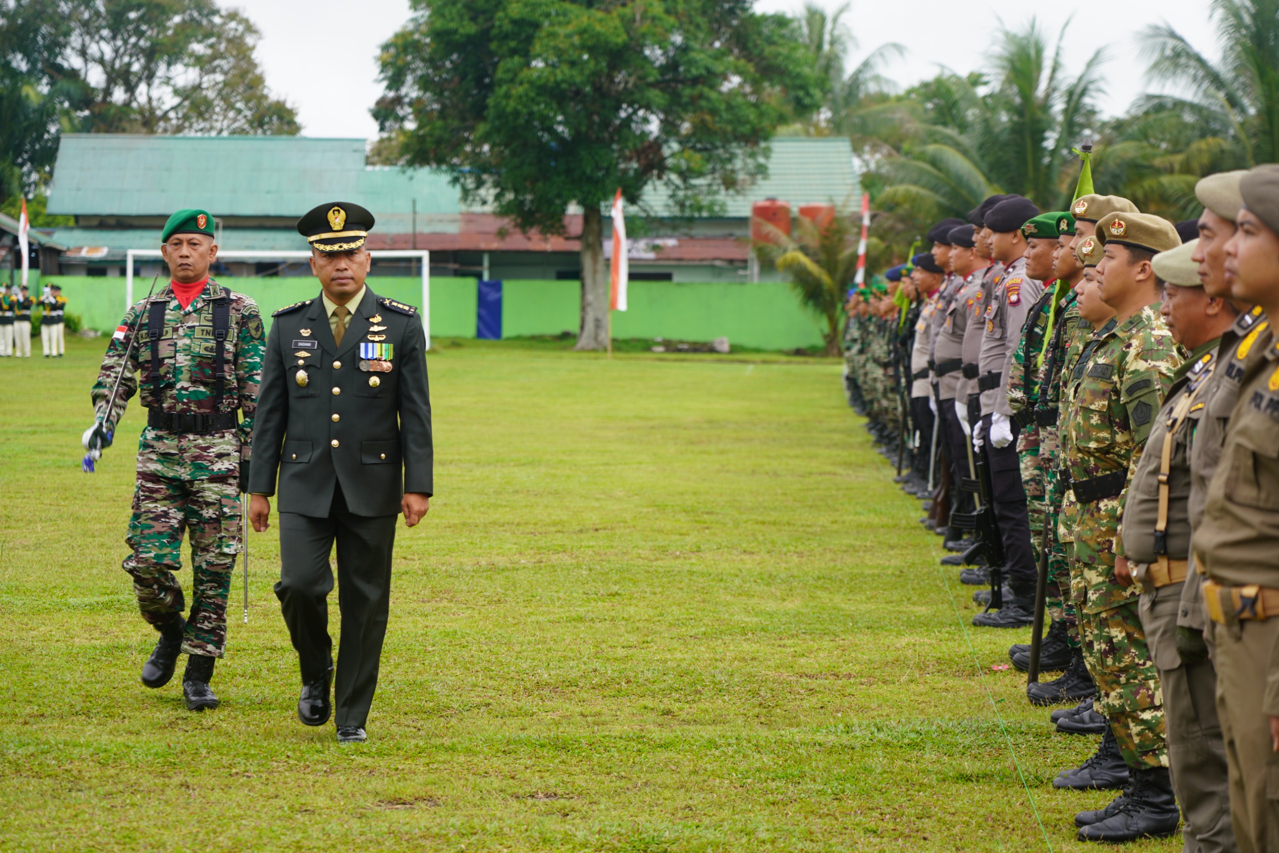 Pimpin Upacara Peringatan Hari Ulang Tahun TNI ke-80, Kasrem 121/Abw Kolonel Inf Dadang Ismail Marzuki ajak seluruh komponen masyarakat untuk wujudkan Indonesia maju yang berdaulat, adil dan makmur